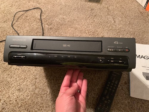 MAGNAVOX VIDEO CASSETTE RECORDER MODEL VR9230 W/ REMOTE AND MANUAL 4 HEAD - Picture 4 of 7