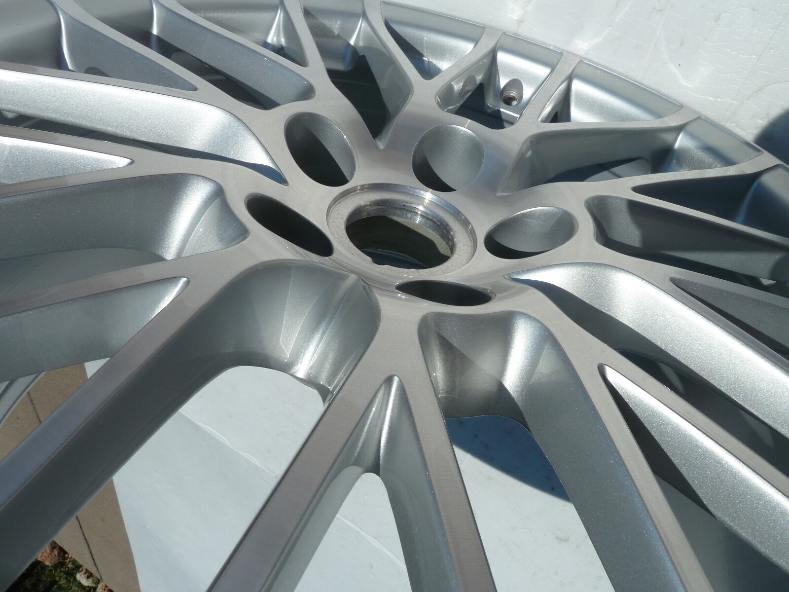 MINT 06-16 ASTON MARTIN V8 VANTAGE REAR WHEEL OEM RIM 20 spoke 9.5x19 Silver 19"