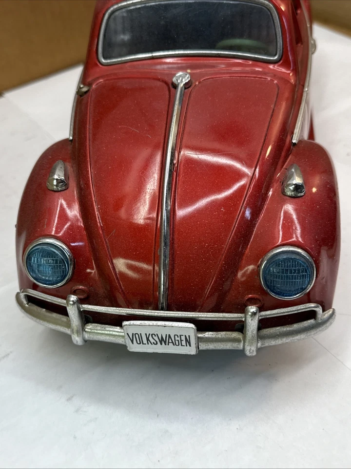 VINTAGE 1960'S JAPANESE TIN VW VOLKSWAGEN SEDAN CAR KINGSIZE RED BATTERY - Image 2 of 4
