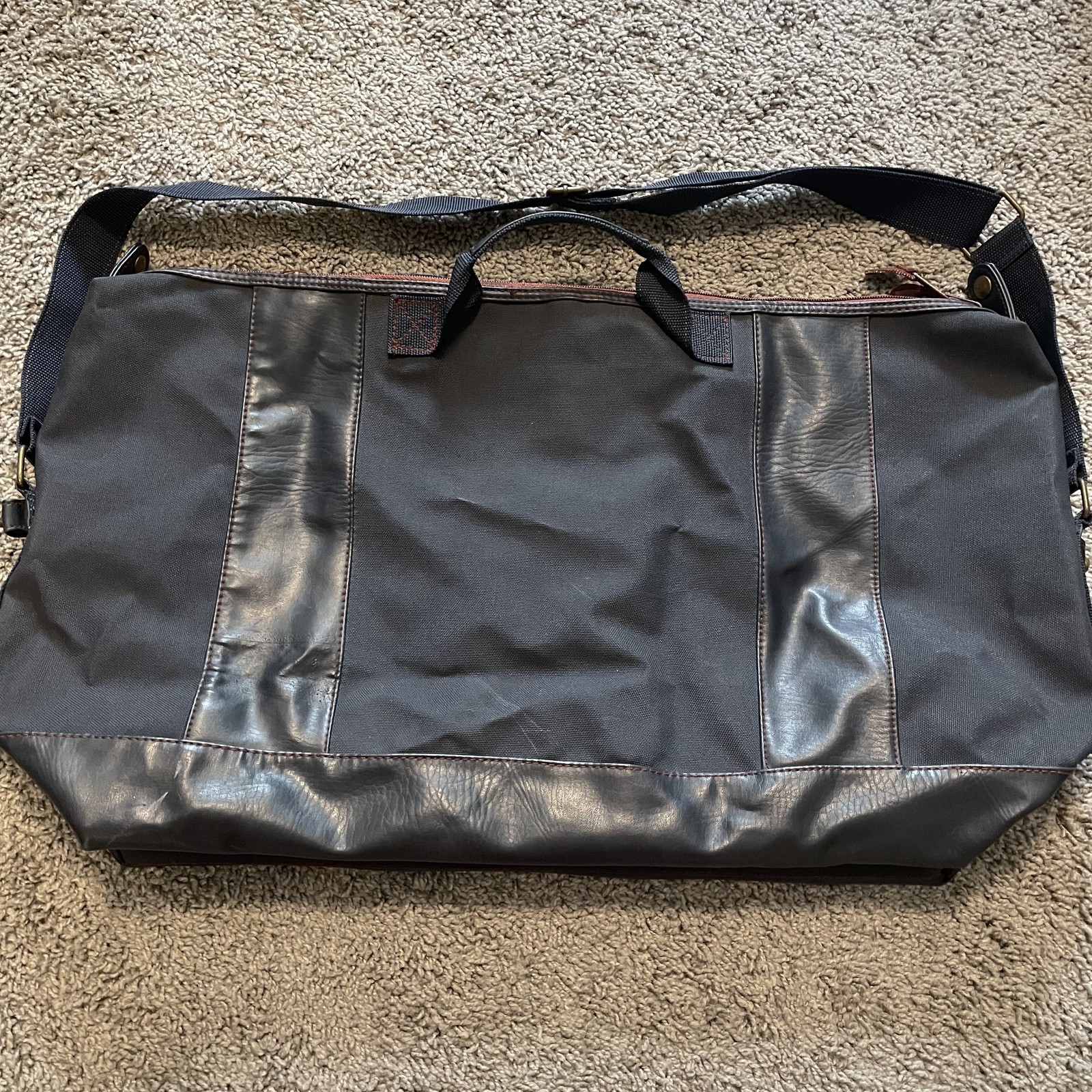 SAINT LAURENT Oppio per Uomo Borsone Bagaglio da Viaggio Weekender PVC YSL Profumi 28in