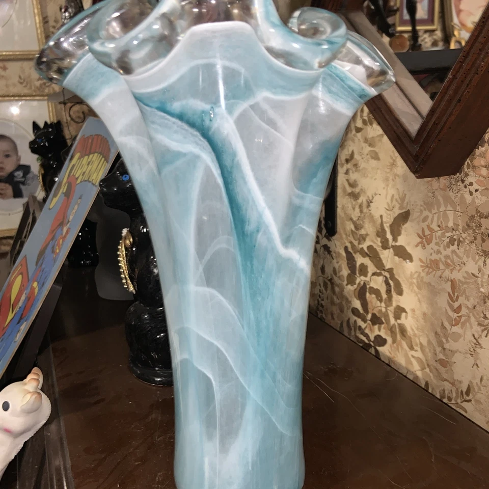 NEW Murano Art Glass Ruffled Vase, Hand made. Made in Italy - Image 3 of 4