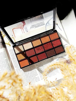 Revolution Reloaded Eyeshadow Palette Iconic Fever