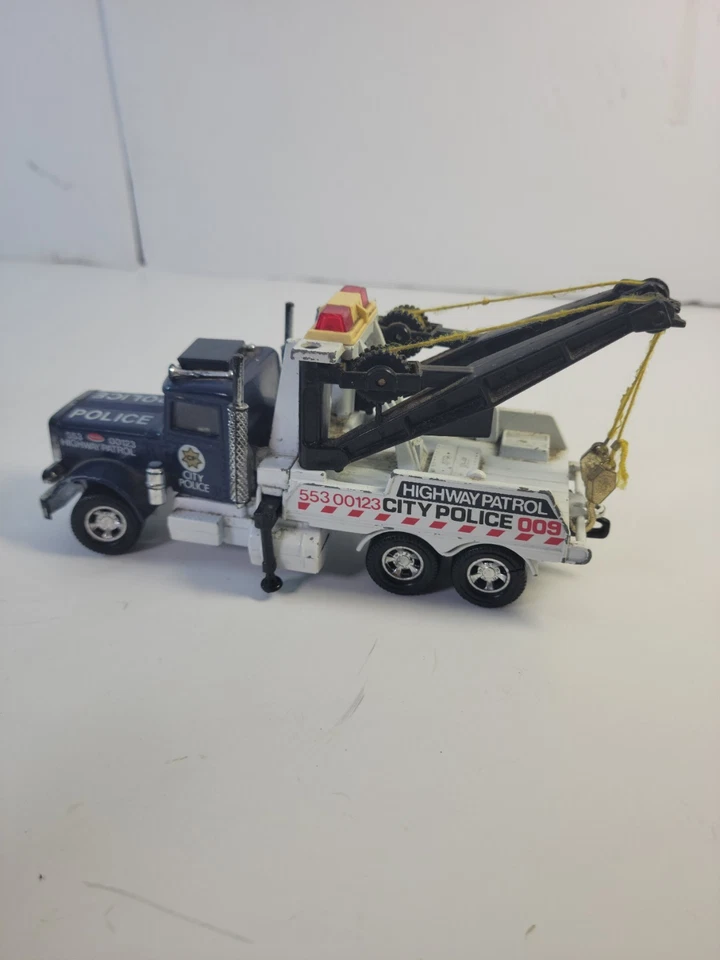 Vintage 1978 Matchbox Super Kings City Police Patrol Peterbilt Tow Truck  - Image 2 of 4