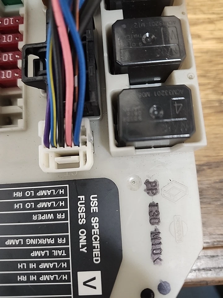 Nissan Sentra y Versa 2007-2011 módulo de alimentación caja de fusibles IPDM PP-T30-M10 Foto 3 de 4