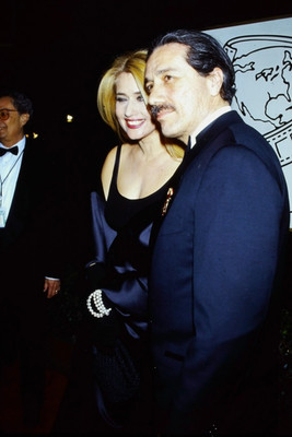 EDWARD JAMES OLMOS, LORRAINE BRACCO, GOLDEN GLOBE AWARDS, 1995, 35mm Slide