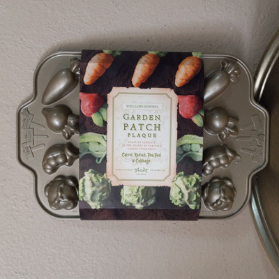Rare Williams Sonoma Nordic Ware Garden Patch Vegetable Cakelet Pan NEW 3187