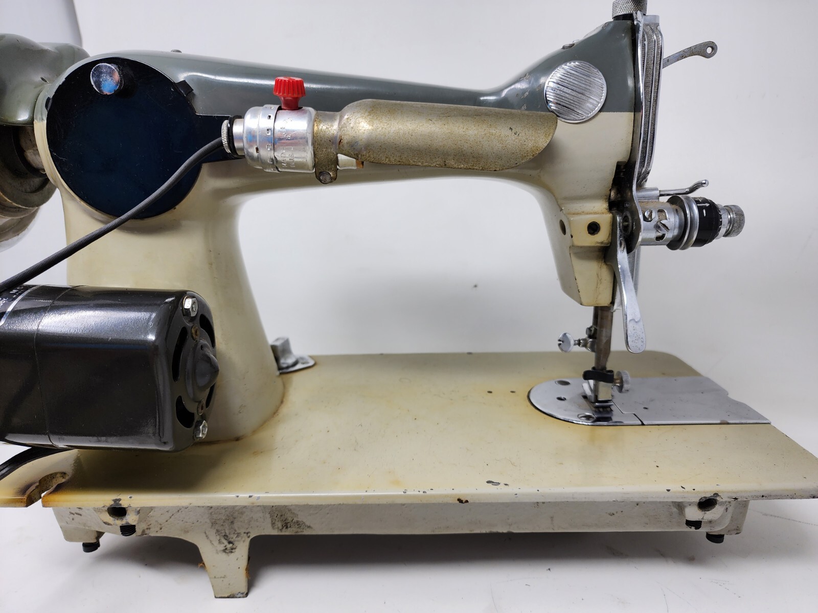 Vintage Consew Model 215 Industrial Sewing Machine & Foot Pedal eBay