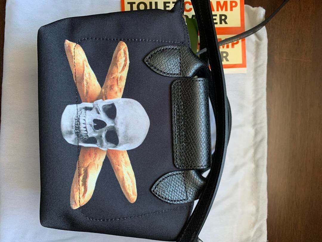 【新品正規品✨】LONGCHAMP × TOILETPAPERコラボ ミニポーチ 新品正規品✨】LONGCHAMP × TOILETPAPERコラボ ミニポーチ