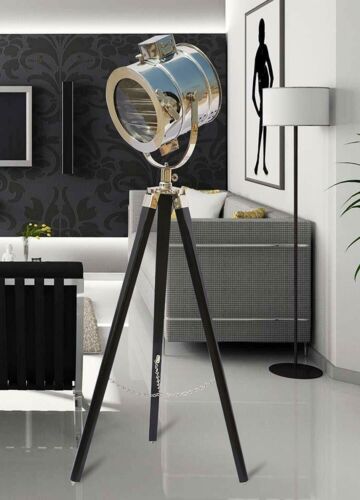 Timeless Elegance Antique Studio Search Light with Wooden Tripod Floor Lamp - Picture 1 of 5