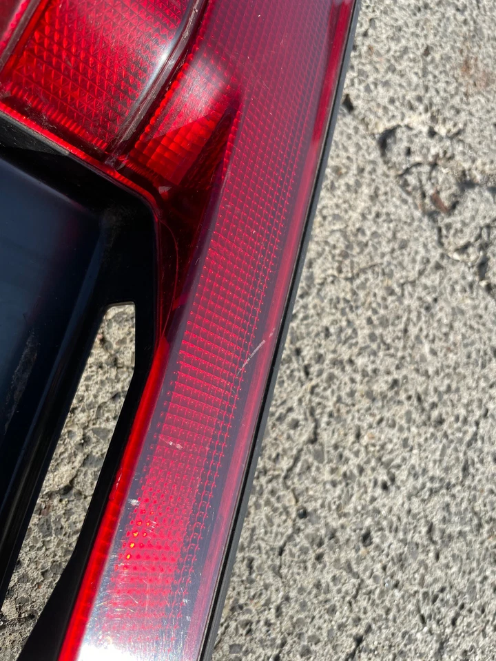 Panel de luz trasera central Mazda MX6 1991 Foto 3 de 4