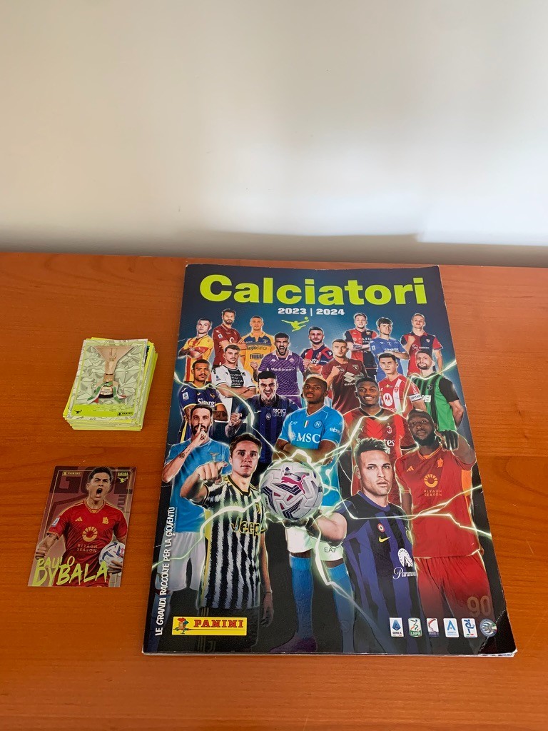 ALBUM CALCIATORI PANINI 2023-2024 27 FIGURINE RIMANTENTI+DYBALA+DOPPIONI