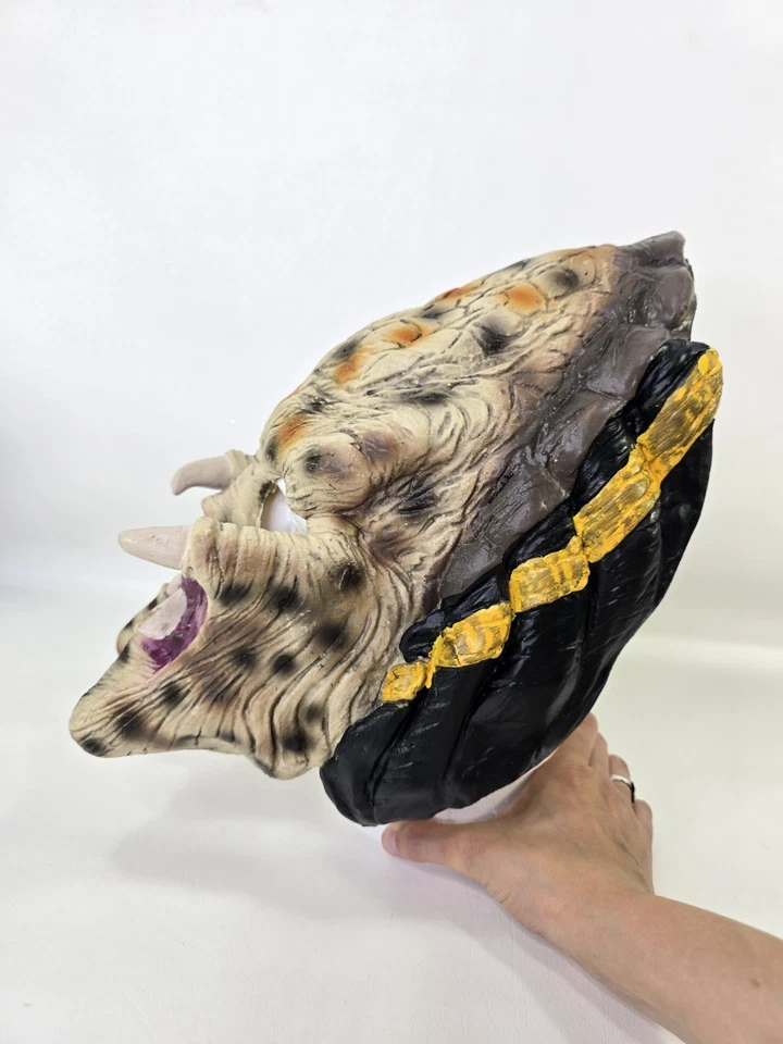 Aliens vs Predator 2004 20th Century Fox Adult 3/4 Vinyl Predator Mask Halloween - Image 2 of 4