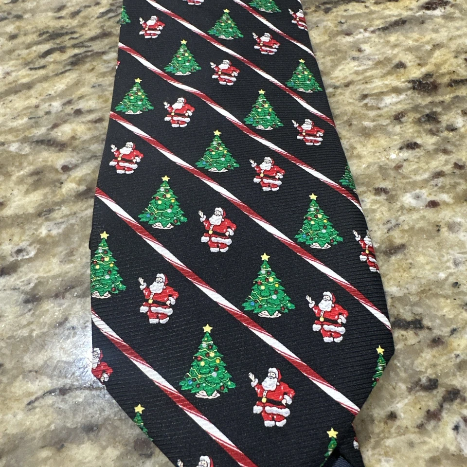 Corbata de Navidad Papá Noel y árbol en negro por Cape Cod ropa para el cuello 100 % seda Foto 2 de 4