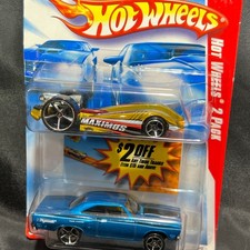 Hot Wheels 2 Pack 70 Plymouth Road Runner With Gold Maximus 164 Diecast Cars