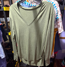 Women's S Regular Solid Green V-Neck Long Sleeve Pullover Top Polyester B4126