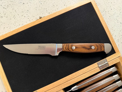 Viking 6 piece Steak Knives Red/Brown Pakka Wood Handles in Very Good Condition