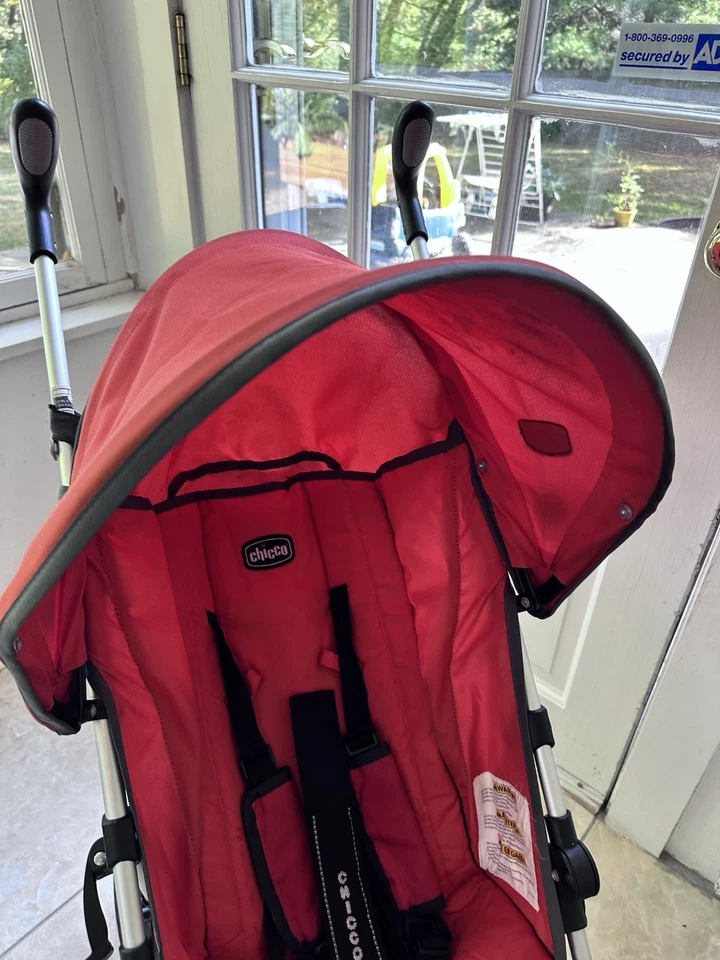 Cochecito de viaje plegable compacto color naranja Chicco® Ct 0,6 Comfort para niños Foto 3 de 4