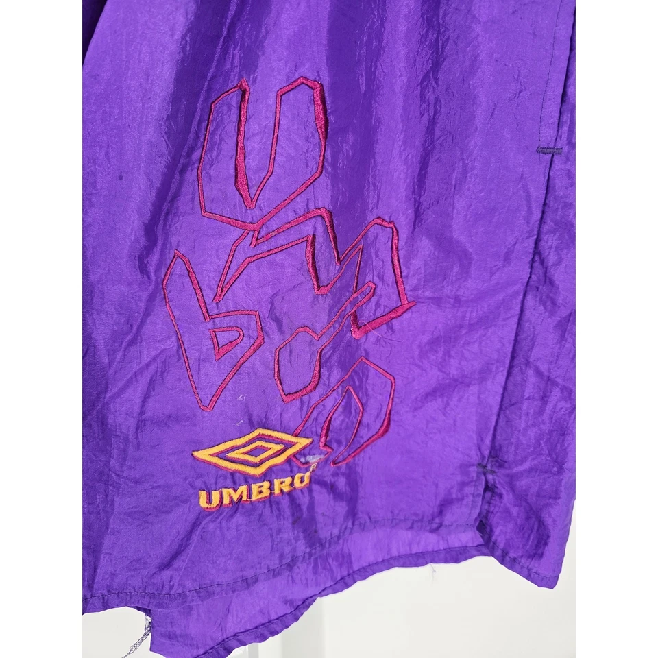 RARO Pantalones Cortos Vintage Umbro Nailon Bordados Fútbol, Natación - Púrpura, Adulto L Foto 2 de 4