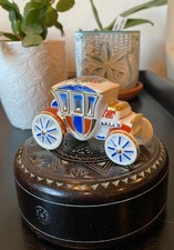 Carro miniatura de porcelana vintage Limoges Castel raro rojo azul alrededor de los años 70