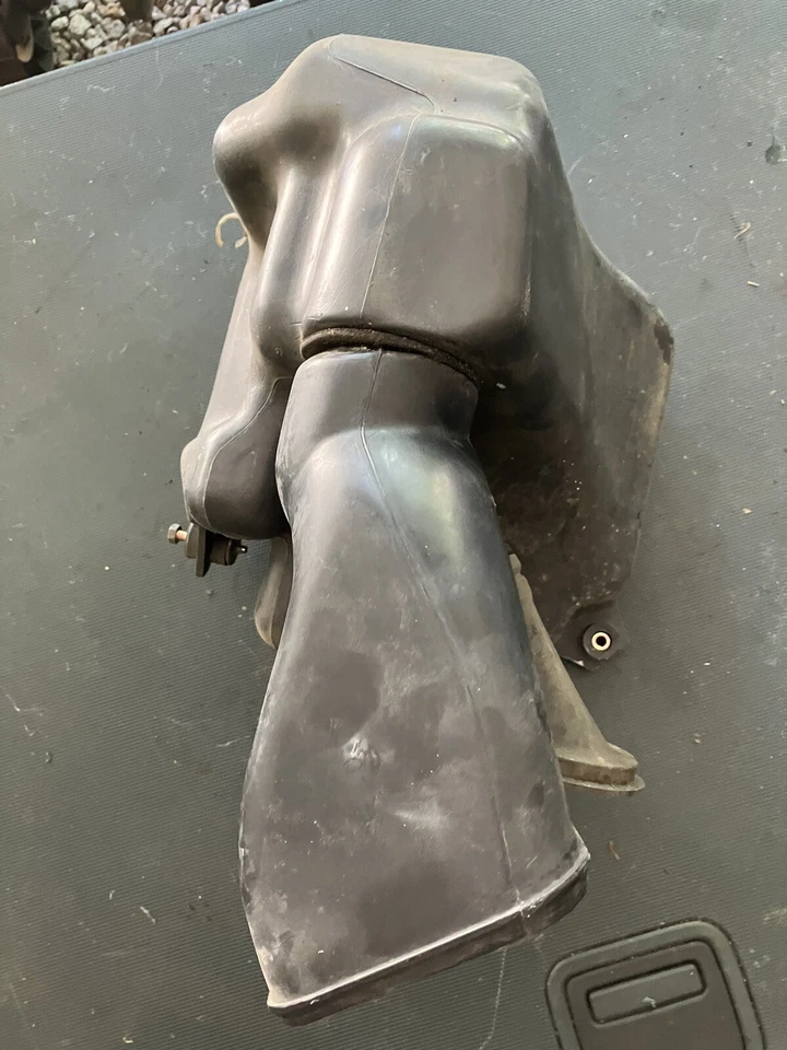 Caja resonadora de admisión de aire Acura RL 1999 3,5 Foto 4 de 4