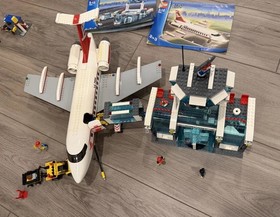 LEGO City: Airport 7894 (2006) Retired.