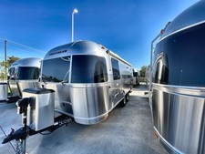 2026 Airstream Flying Cloud 23FBQ