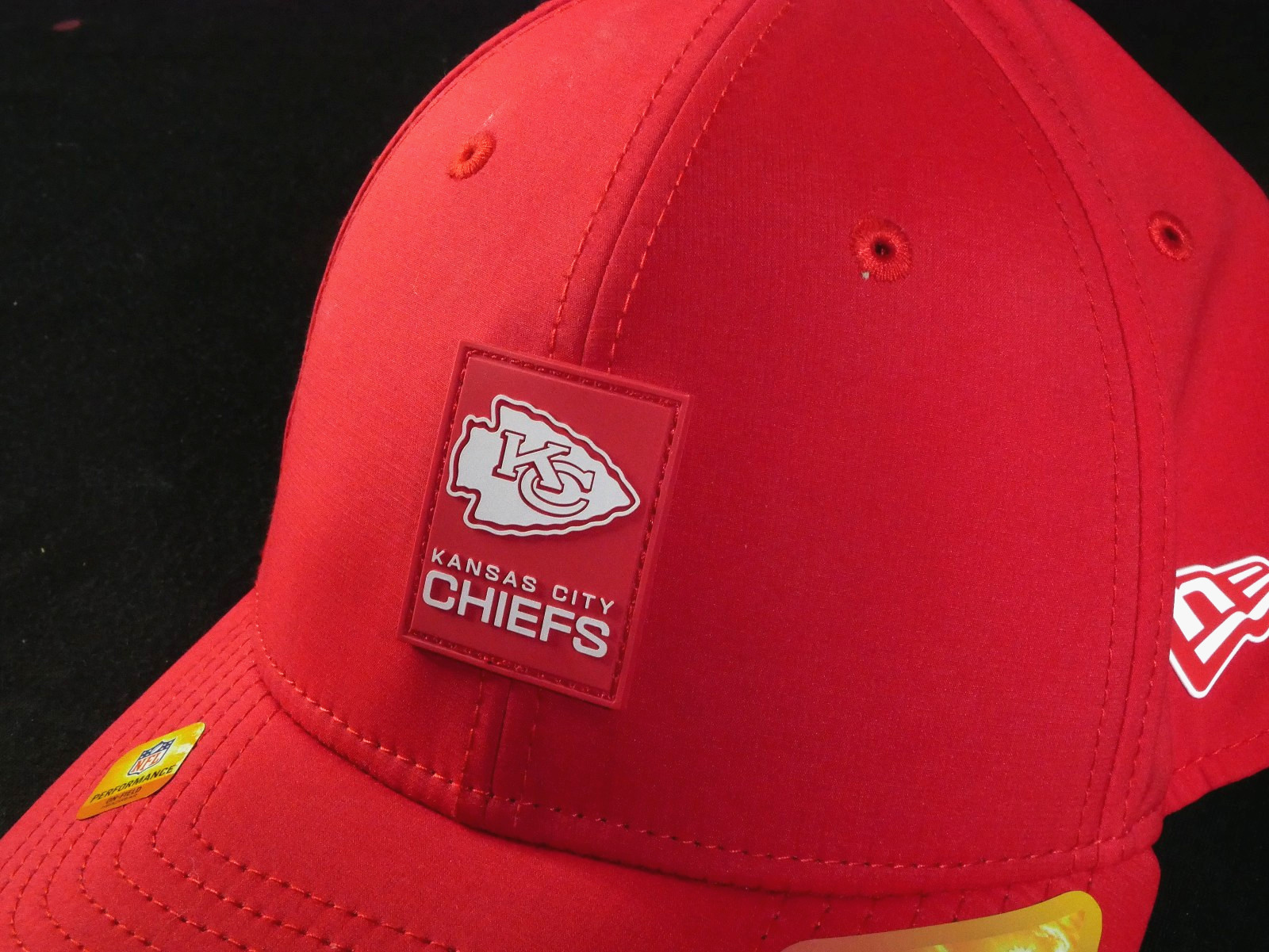 Kansas City Chiefs New Era 39THIRTY Flex Hat Red Sideline Cap M/L NWT NFL KC Cap