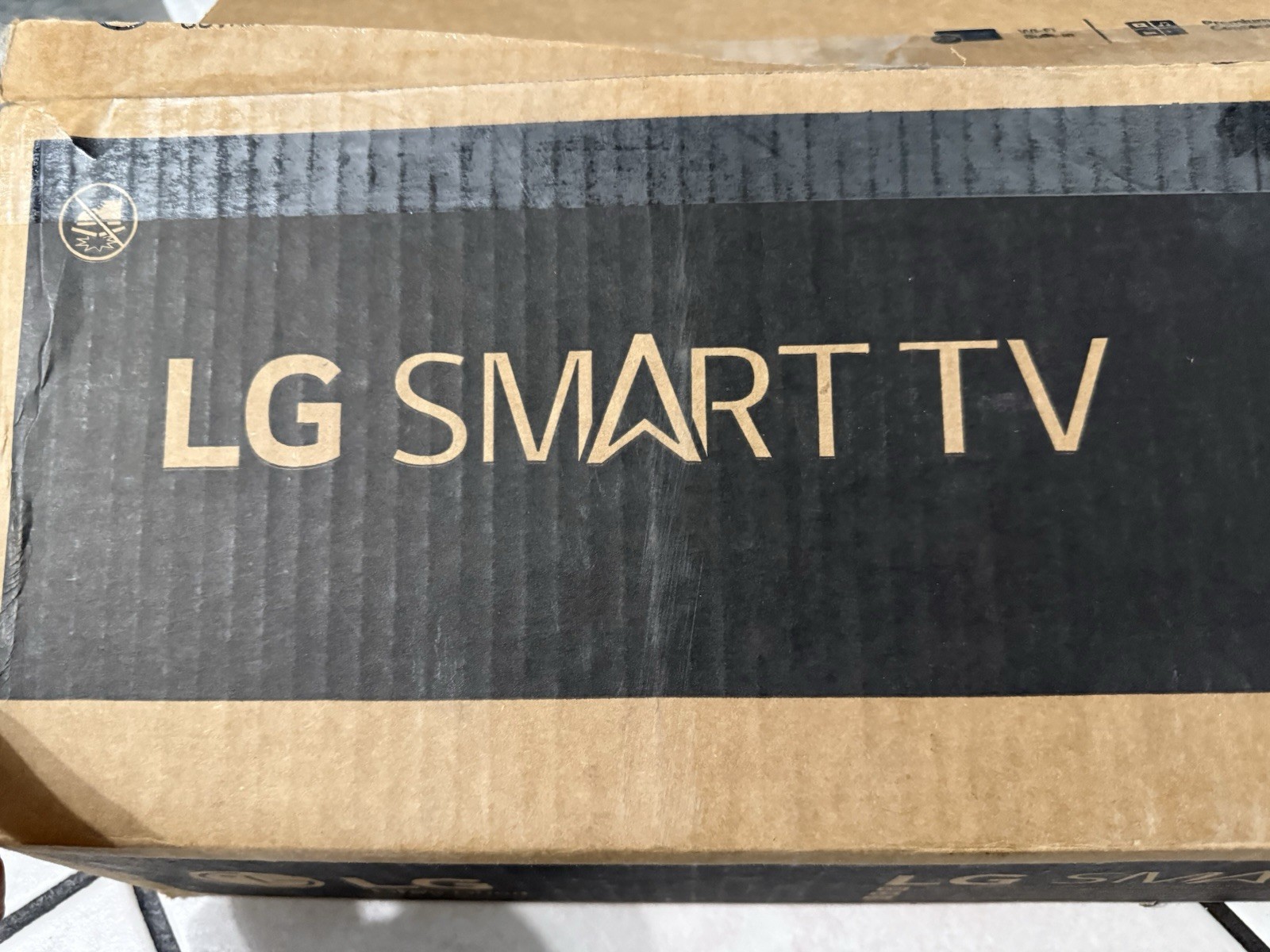 LG 24LJ4840-W 24-Inch HD (720p) LED Smart TV new