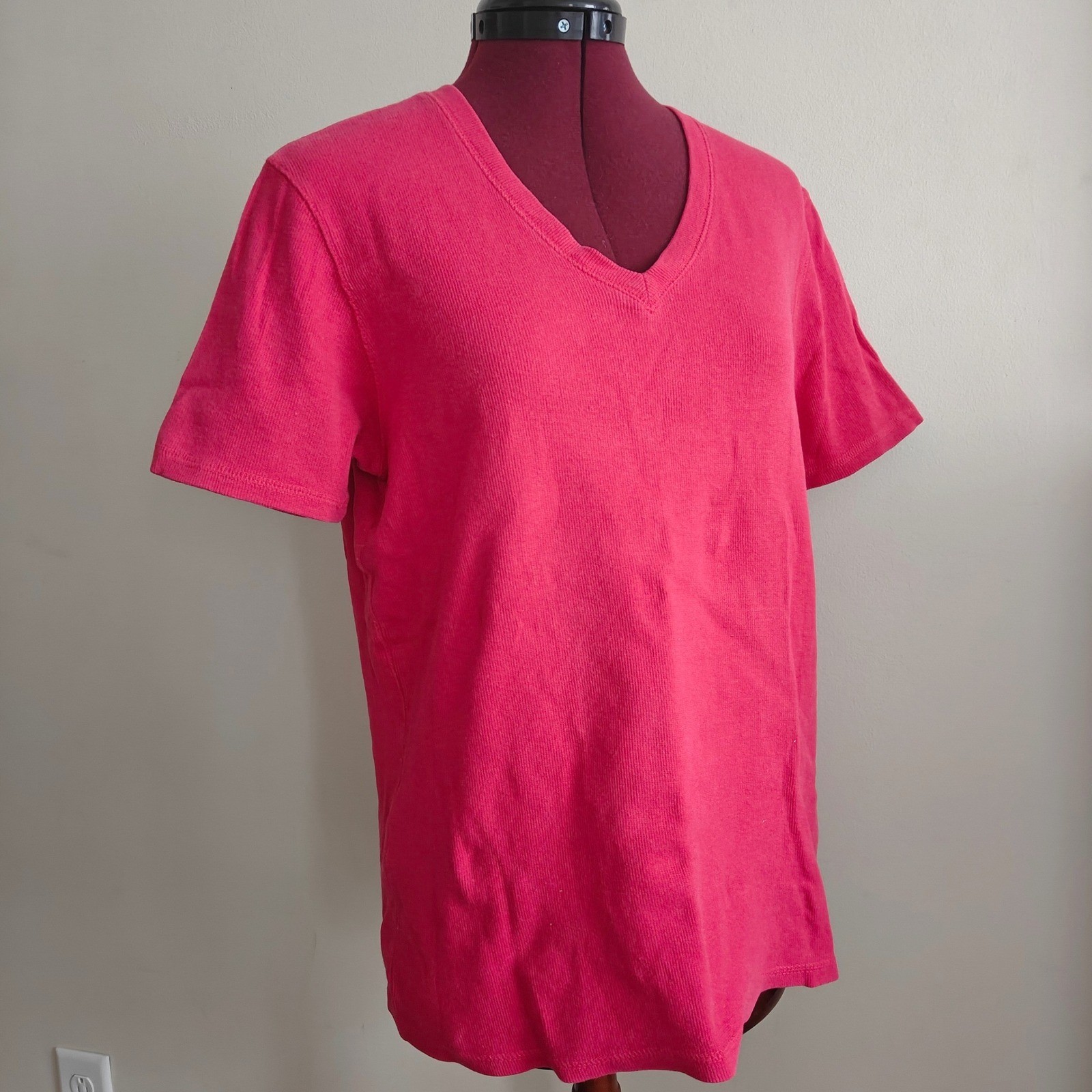 CHAUS SPORT Women's Short Sleeve T Shirt Hot Pink Ribbed V Neck Size Medium