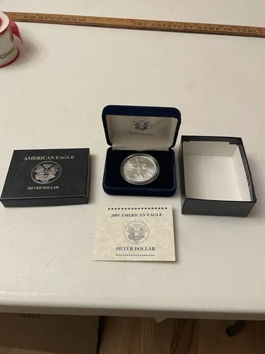 2005 American Eagle Silver Dollar 1 Troy Ounce Uncirculated With COA & Orig Box