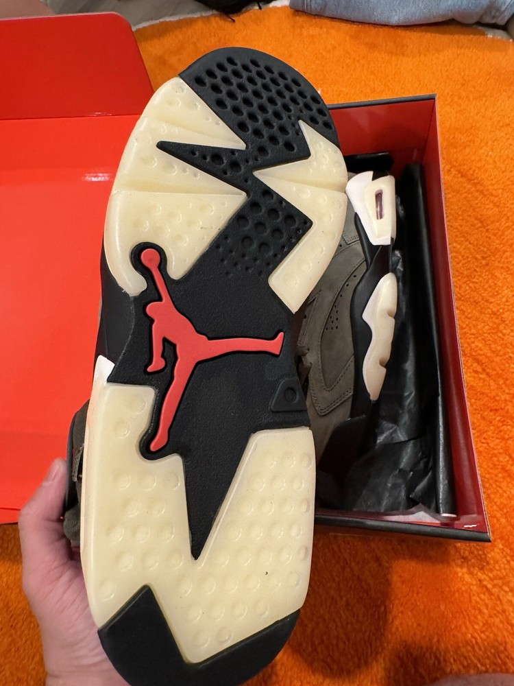 Size 8.5 - Jordan 6 Retro x Travis Scott Mid Olive