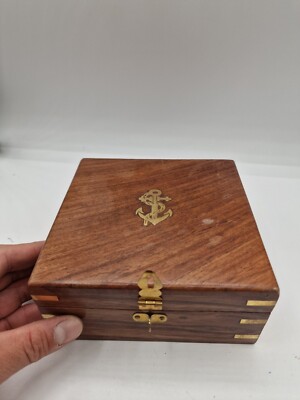   Vintage Holz Schmuck oder Spielbox - Gold Anker Logo Design. LESEN