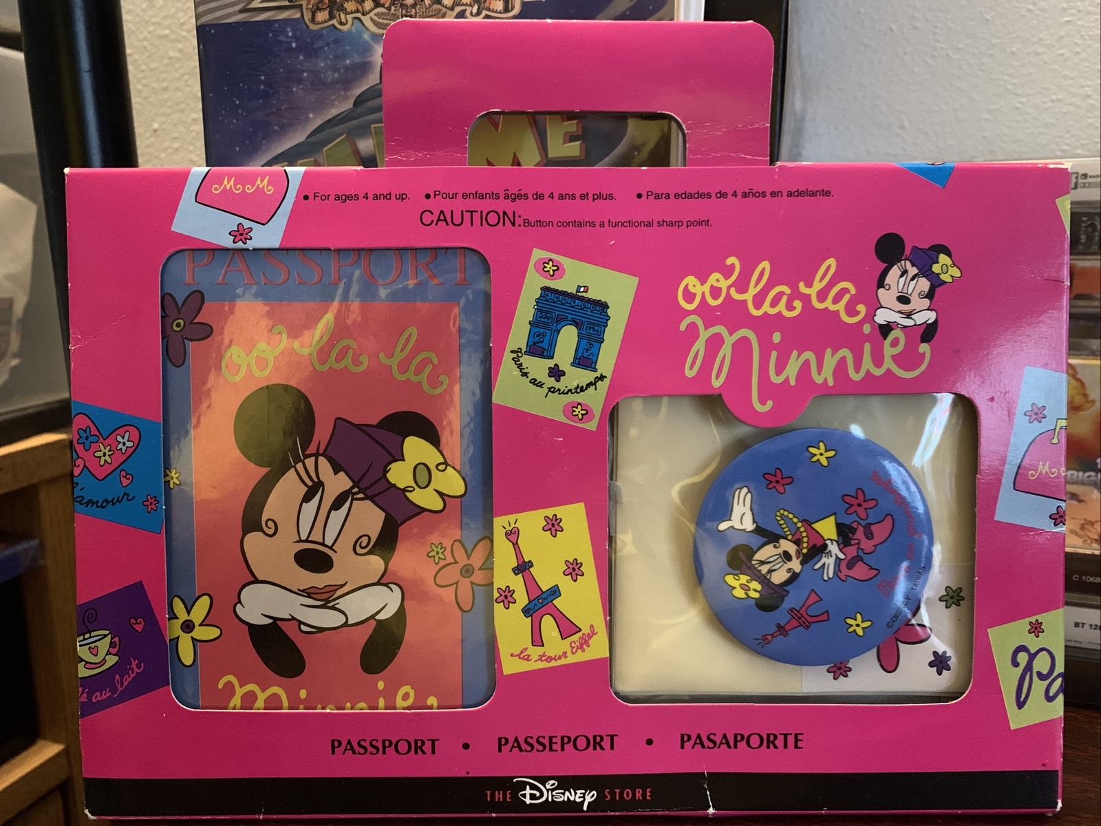 Disney Oo la la Minnie Mouse Passport Sticker & Button Kit, new, unopened, rare