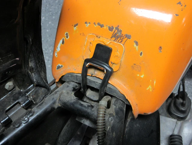 РЕМЕШОК ДЛЯ ТОПЛИВНОГО БАКА KAWASAKI KD80 KD100 KM100 KV100 MC1 G4TR F11 92702-036 - Изображение 2 из 4