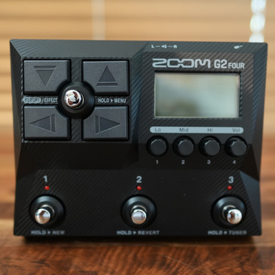 ZOOM G2 FOUR Gitarren-Multieffektpedal ausgestattet mit mehrschichtiger IR-Fu...