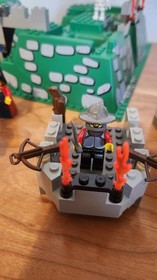 LEGO Castle: Royal Knight's Castle (6090) - Complete with Instructions No Box