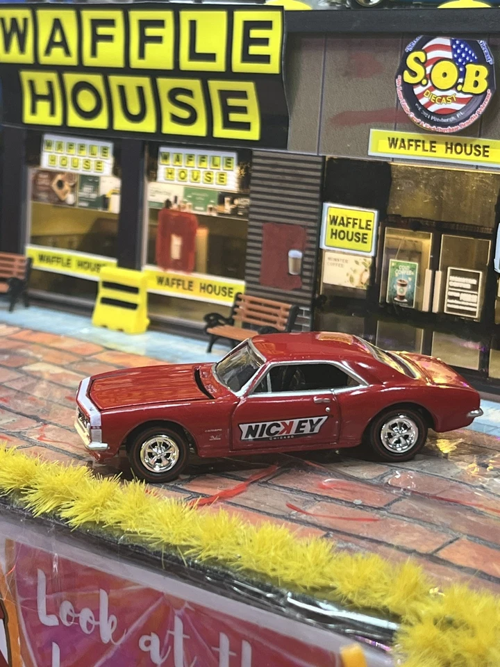 Pneus de borracha fundidos vermelhos Johnny Lightning Chevrolet Camaro Nickey Chicago NMCond - Imagem 4 de 4