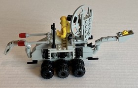 Lego Classic Space 918 & 6880 Sets Lot w/Mini Figs (no Instructions/box)