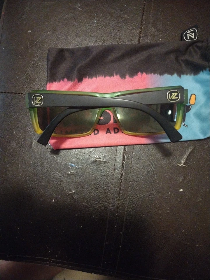 Gafas de sol Vonzipper Frosteez adición limitada marcos verdes/amarillos lentes rayados Foto 3 de 4