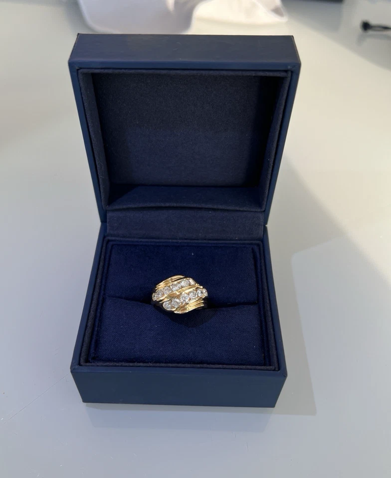 Anillo de oro amarillo de 18 k pesado de diamantes naturales de 1,5 quilates VS Foto 2 de 4