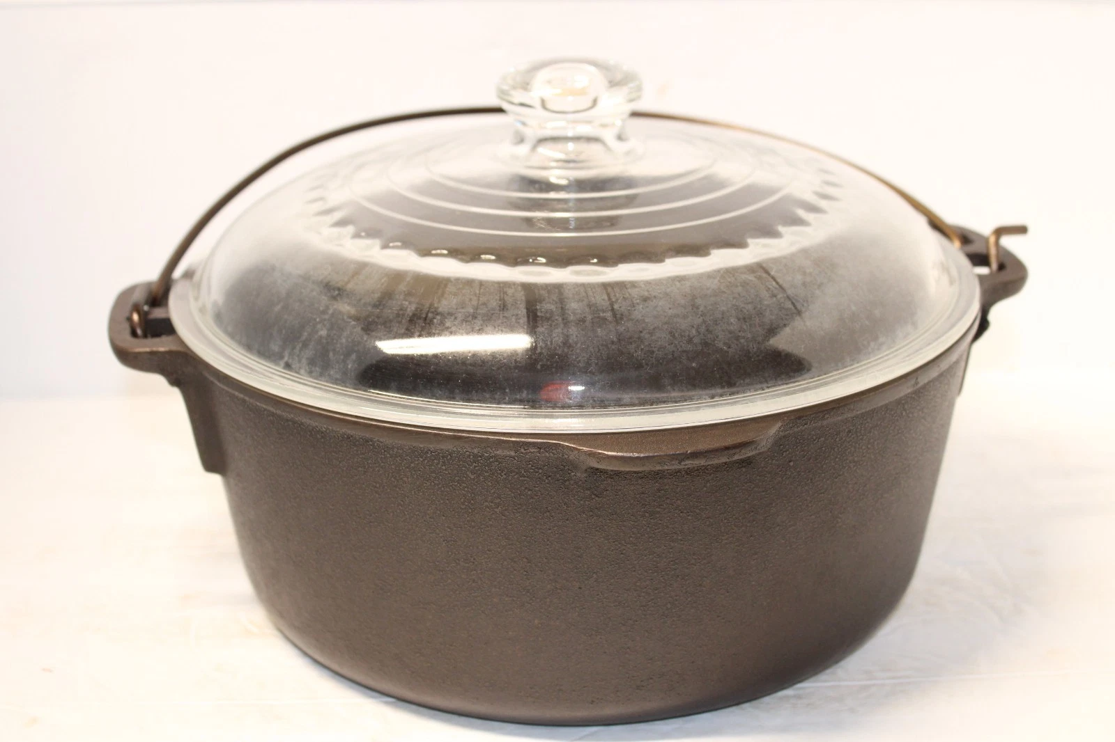 Wagner Ware Cast Iron 5Qt Dutch Oven w/Glass Lid & Trivet