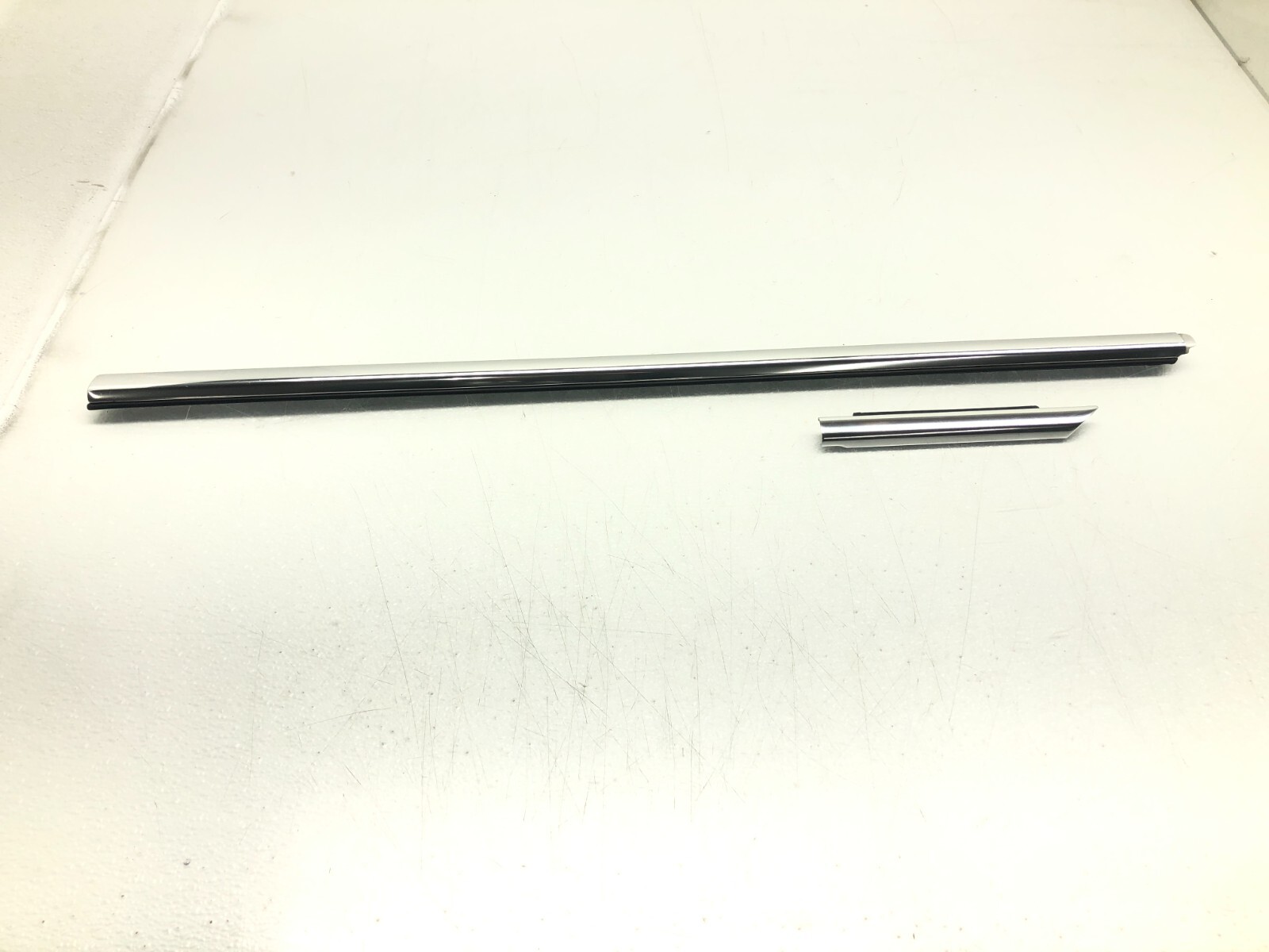 2014-2019 MASERATI GHIBLI S LEFT DRIVER FRONT DOOR WINDOW TRIM CHROME OEM.