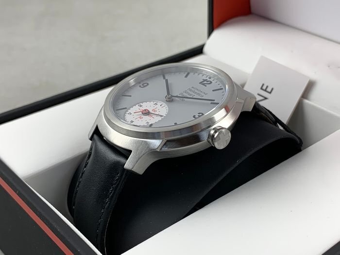 MONDAINE WATCH HELVETICA NO1 SMARTWATCH