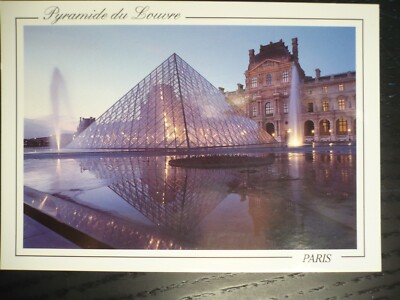 Paris - Pyramide du Louvre   Postkarte ungelaufen