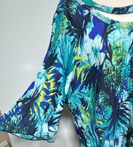 Catherines Top Womens 2X 22-24W Blue Green Tropical Accordion Pleat Bell Sleeve - Picture 6 of 10