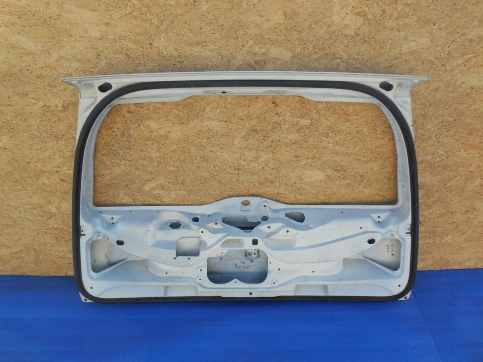 2001-2007 VOLVO 70 V70 XC70 TRUNK LID LIFT GATE LIFTGATE TRUNKLID OEM - Image 4 of 4