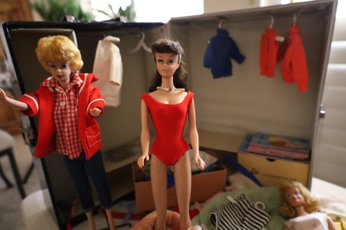  Barbies, brünett #5, blond #7, Midge #B4. Koffer, Kleidung, Accessoire.  ORIG! 60er Jahre - Bild 1 von 21