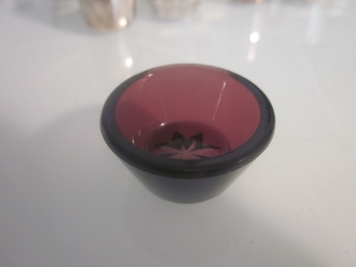 VTG STERLING SET OF 3 INDIVIDUAL PEPPER & SALT w/PURPLISH GLASS CELLARS & SPOONS - Picture 4 of 8