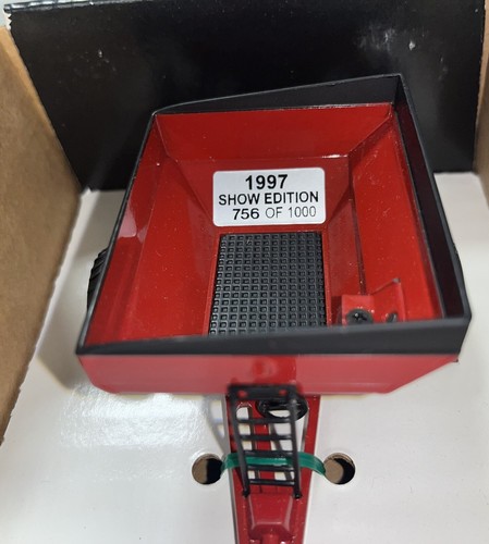 Unverferth Brent 674 Red Dual Wheeled Grain Cart 1997 Farm Show Edition 1/64 - Picture 4 of 12