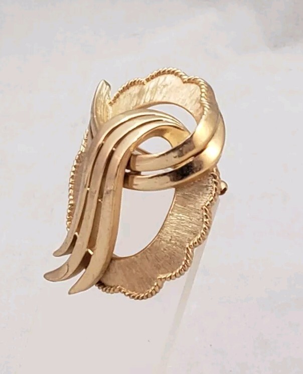 Large Signed Trifari Retro Solid Brushed Gold Ton… - image 3